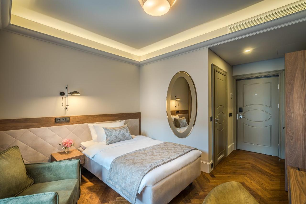 Classic Single Room,746412530:JPEG